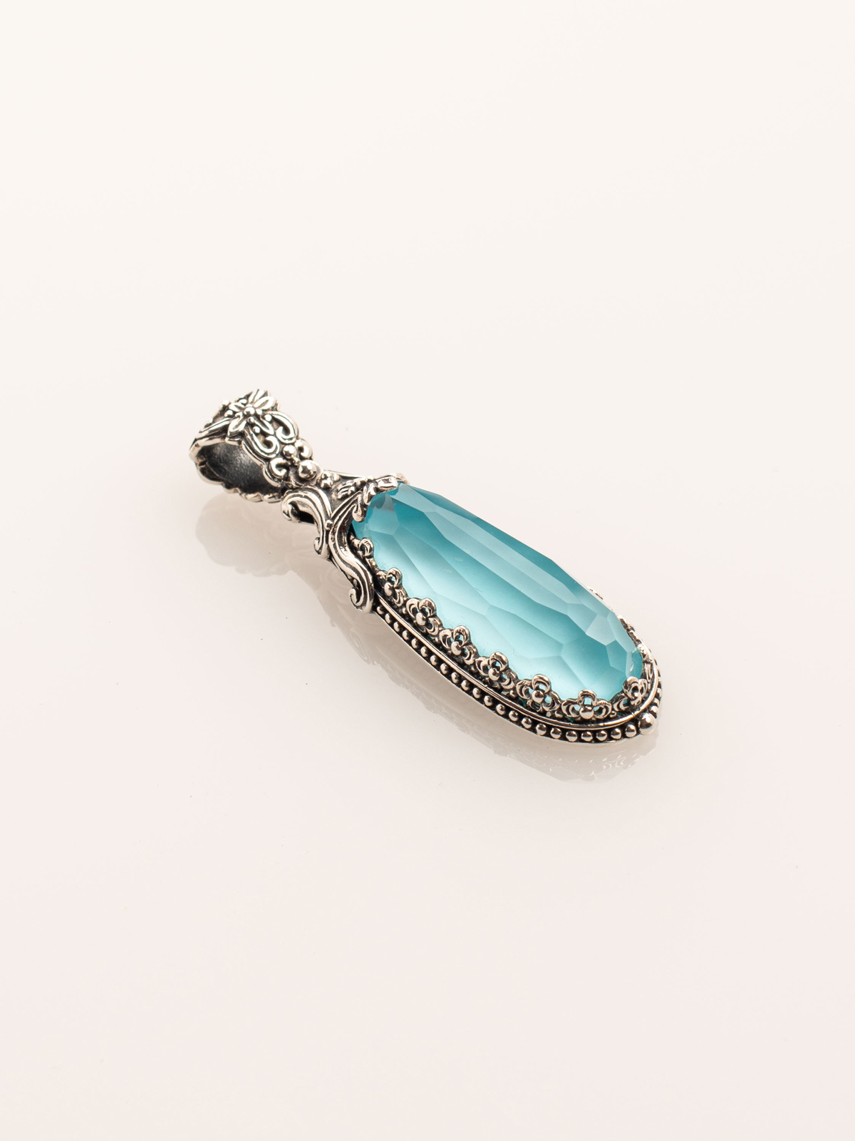 TURQUOISE PENDANT WITH ROCK CRYSTAL