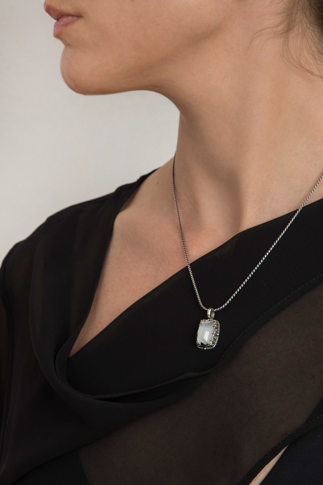 PENDANT WITH ROCK CRYSTAL & MOTHER OF PEARL