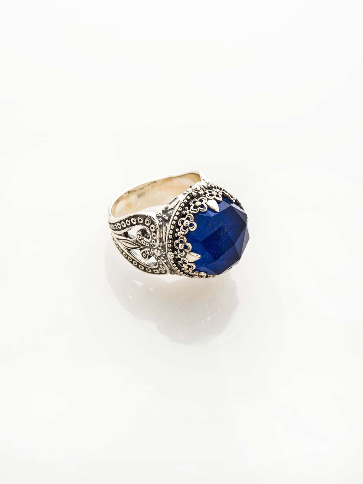RING WITH LAPIS STONE