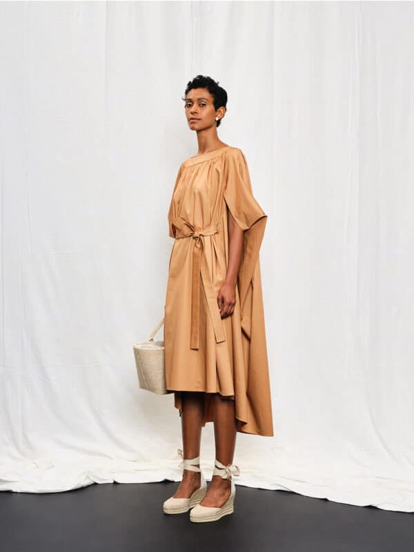 CAPE DRESS "PAPER THOUGHTS" HONEY BROWN