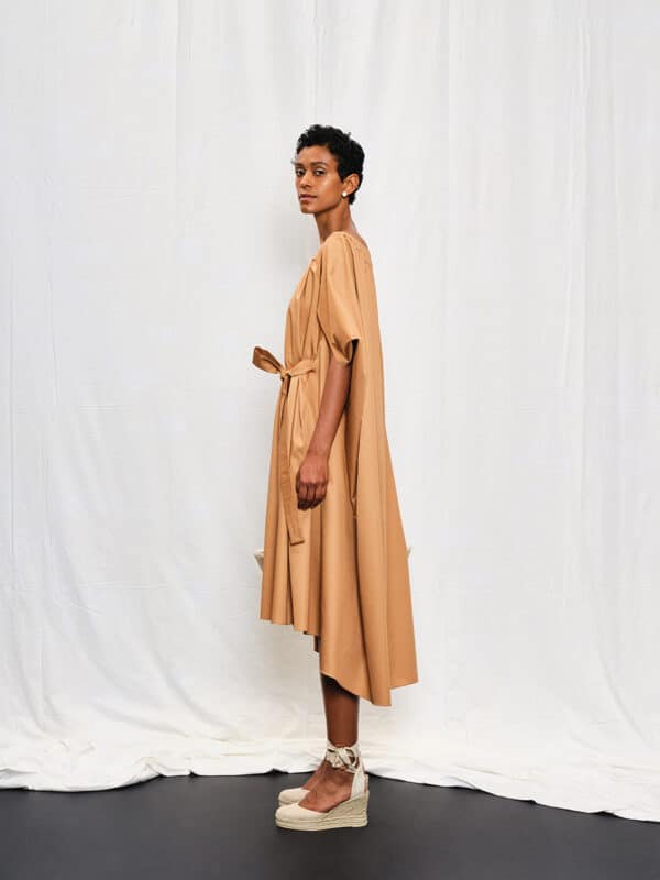 CAPE DRESS "PAPER THOUGHTS" HONEY BROWN